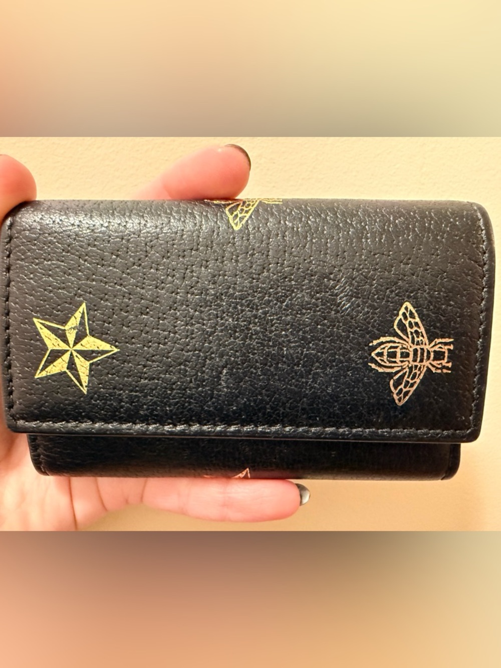 *Rare* Authentic Gucci Bee - Leather 6- Ring Key Holder - Picture 3 of 14